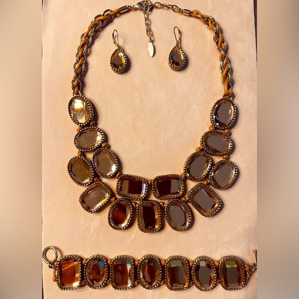 St Thomas necklace coral crystals in beaded gold setting. Earrings/ bracelet